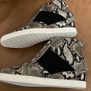 NWT Linea Paolo Wedge Sneakers, 10